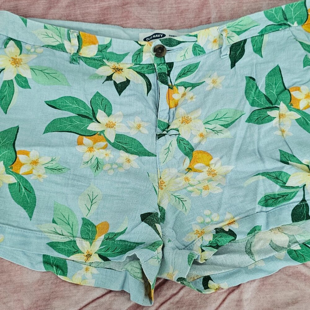 Old Navy womans shorts